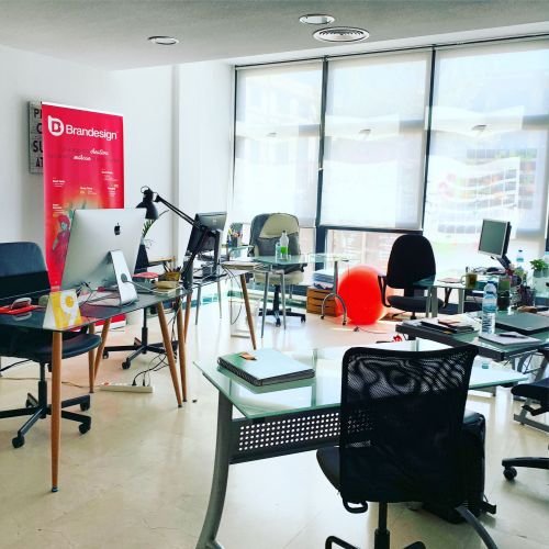 Fotos de las Oficinas y del equipo que integran Brandesign agencia creativa y Branding