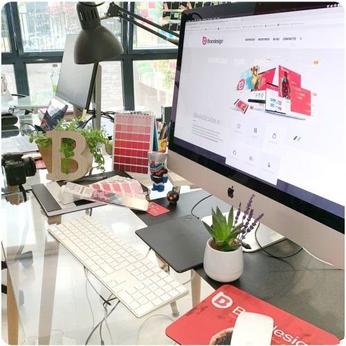 Equipo Brandesigners en nuestro estudio de diseño
