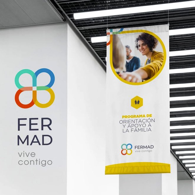 Diseño de folletos y material educativo para programa de formación en Madrid.